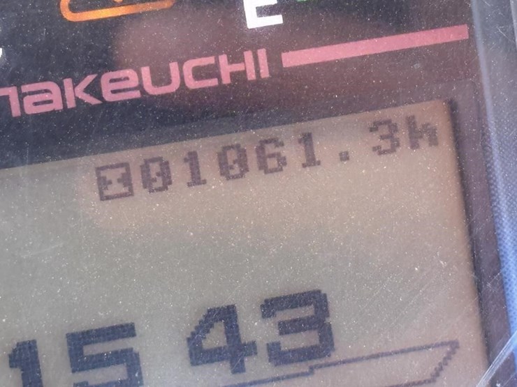 2016-takeuchi-tb240-image-70