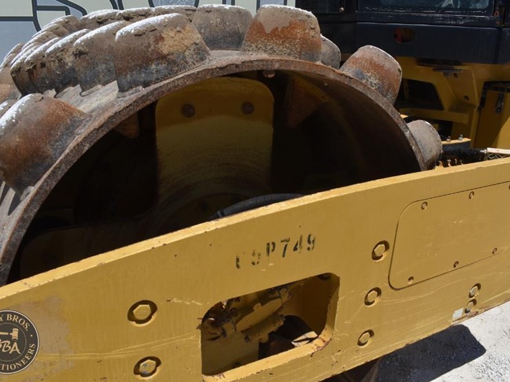 2012-caterpillar-cp56-image-30