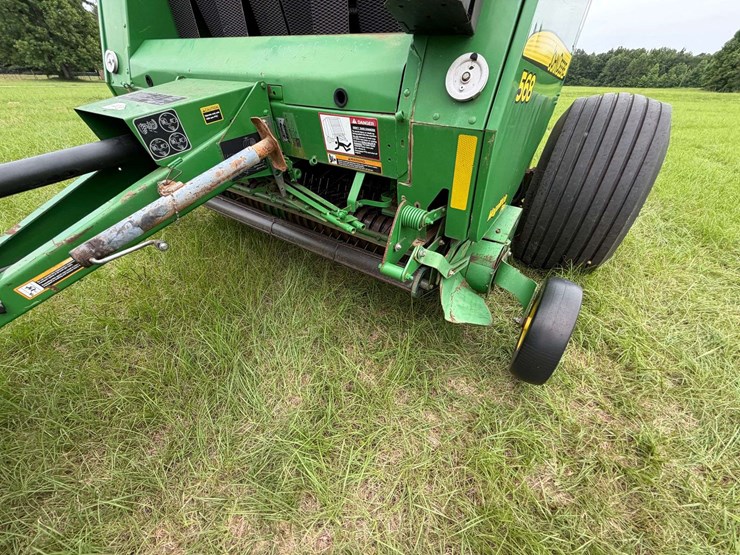 2010-john-deere-568-image-27