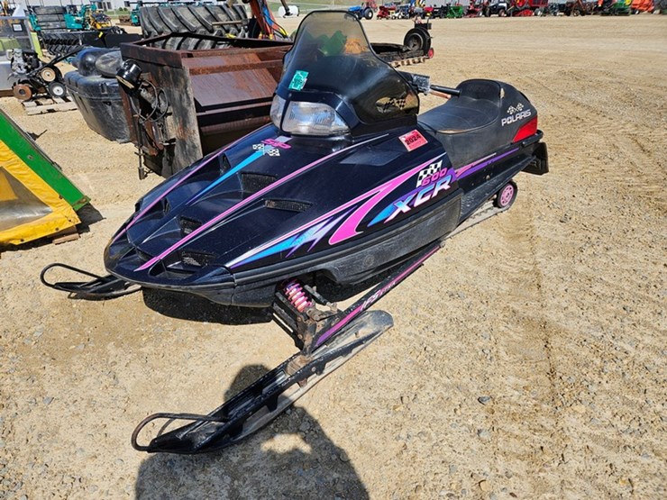 #5106-•-polaris-600-xcr`-snow-mobile-image-1