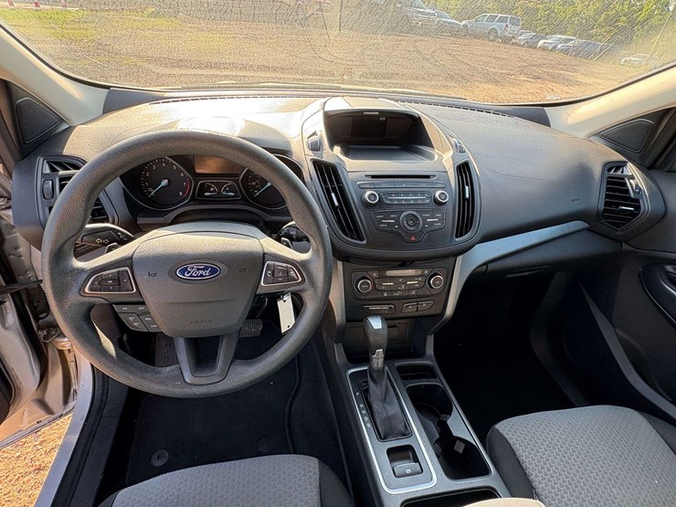 2017-ford-escape-se-image-14