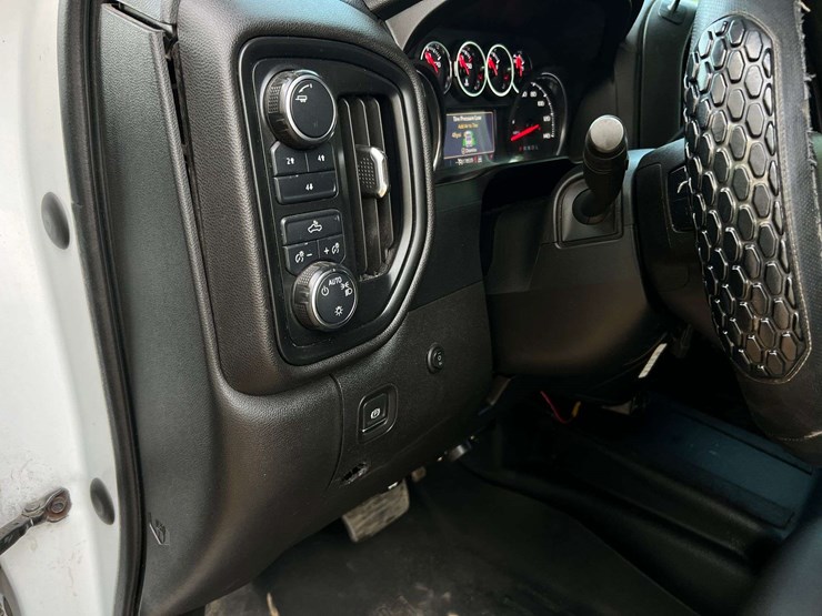 2021-chevrolet-silverado-2500-image-32