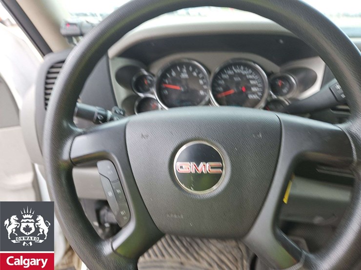 2013-gmc-sierra-2500hd-image-18