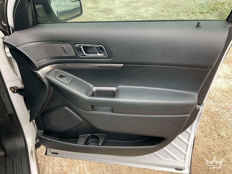 2017-ford-explorer-image-25