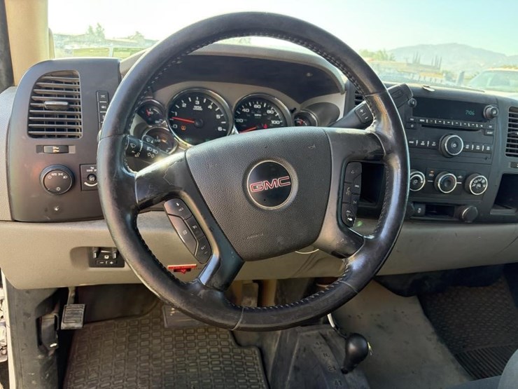 2012-gmc-2500hd-image-13