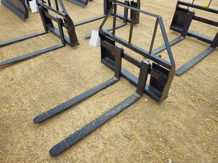 #5138-•-2026-mower-king-sa-48"-pallet-fork-image-1