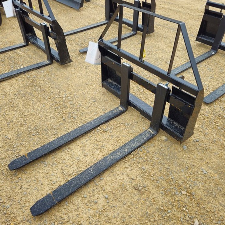 #5138 • 2026 Mower King SA 48" Pallet Fork