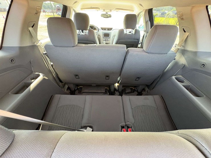 2016-chevrolet-traverse-ls-image-21