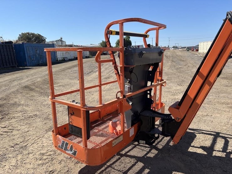 2019-jlg-450aj-image-10