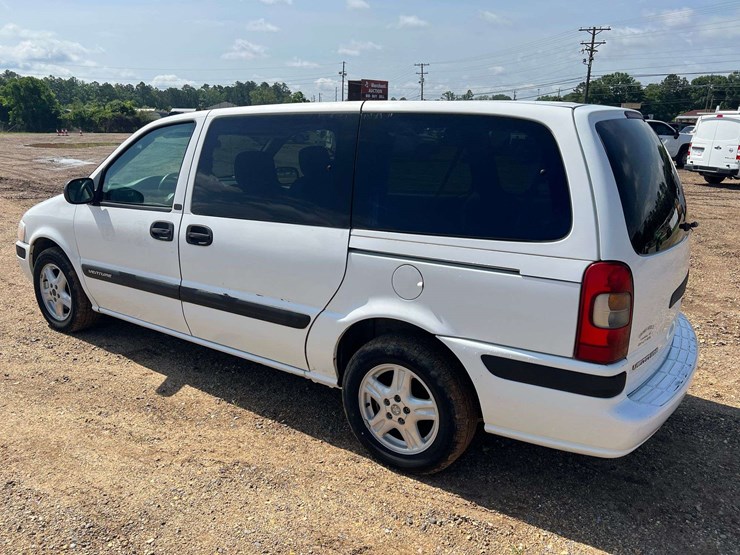 2004-chevrolet-venture-image-2