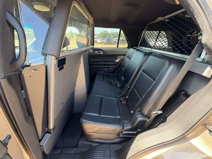 2016-ford-explorer-image-17