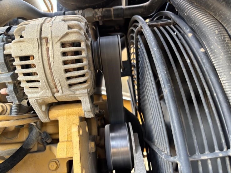 2010-deere-210lj-image-53