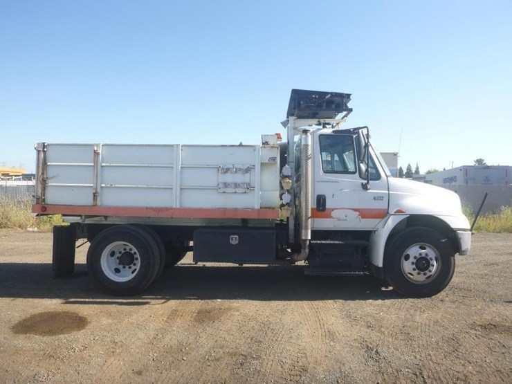 2003-international-durastar-4300-image-7
