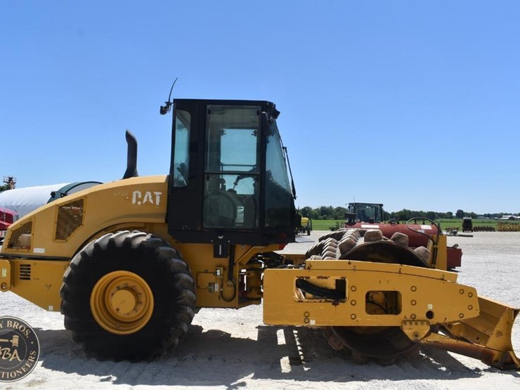 2012-caterpillar-cp56-image-6