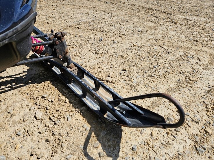 #5106-•-polaris-600-xcr`-snow-mobile-image-8