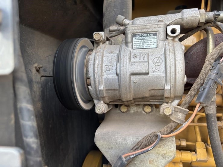 2005-deere-624j-image-58