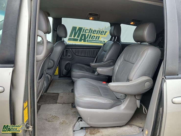 2007-toyota-sienna-le-image-15
