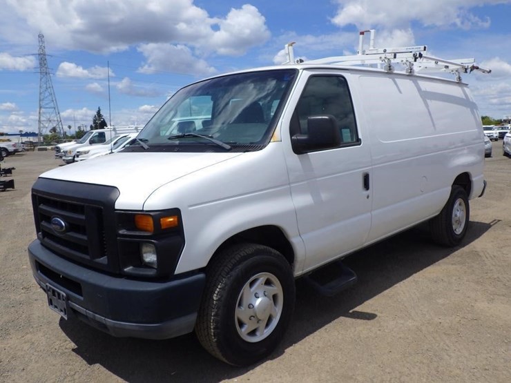 2011-ford-cargo-image-1
