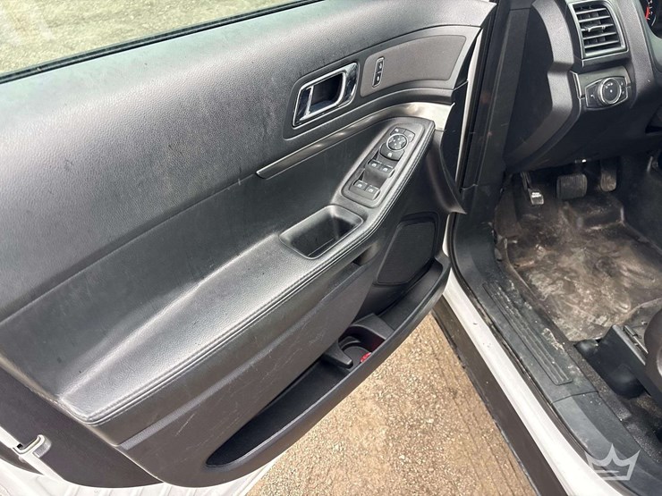 2019-ford-explorer-image-18