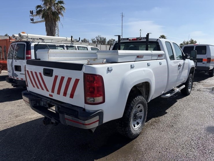 2012-gmc-3500hd-image-3