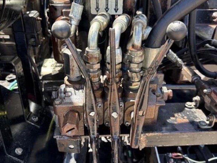 1995-peterbilt-320-image-17