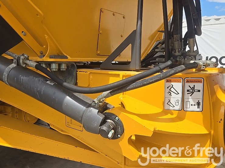 2022-volvo-a25g-image-21
