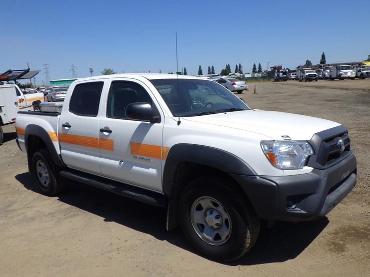 2013-toyota-tacoma-image-2