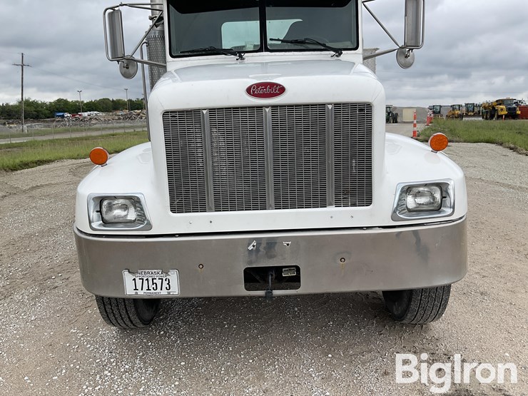 2001-peterbilt-330-image-12
