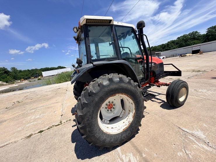 2000-new-holland-ts100-image-11
