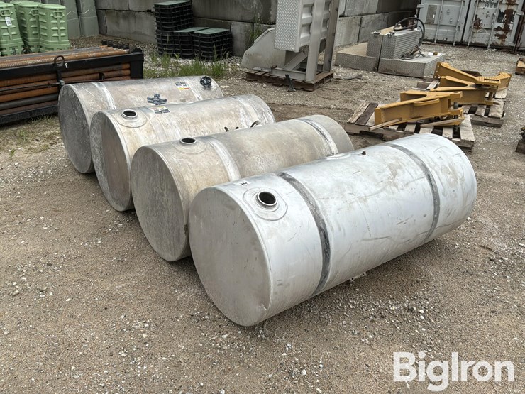 truck-tractor-fuel-tanks-image-3