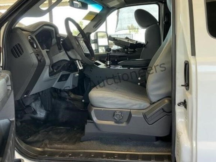2016-ford-f550-image-24