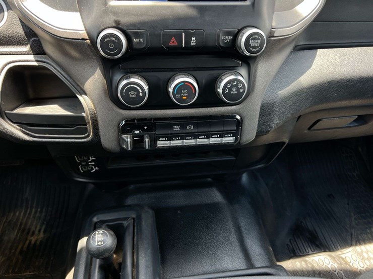 2022-dodge-3500-image-40
