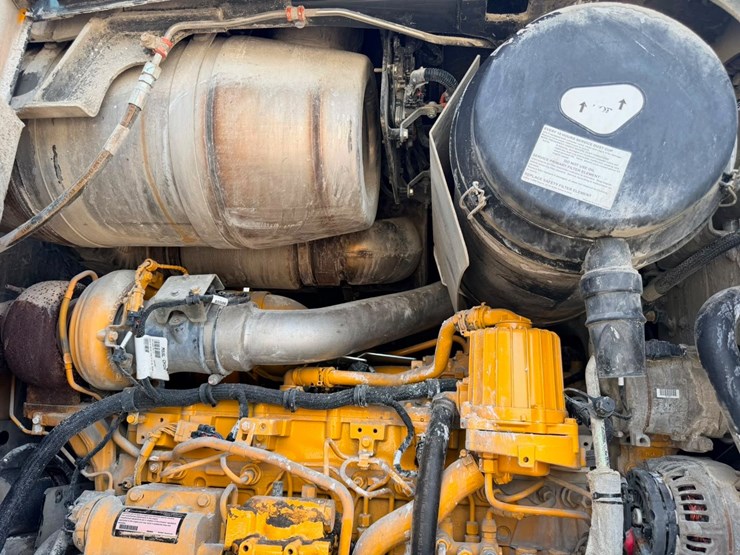 2019-deere-724k-image-7