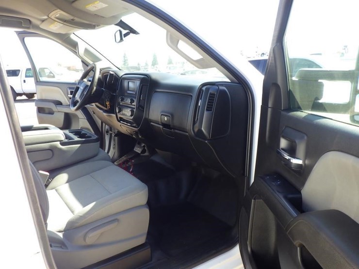 2017-chevrolet-2500hd-image-6