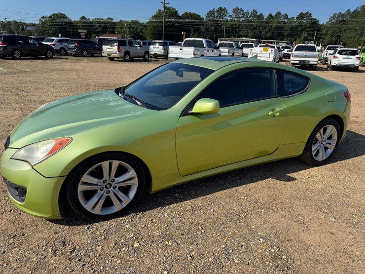 2010-hyundai-genesis-2.0l-turbo-coupe---131,967-miles-image-1