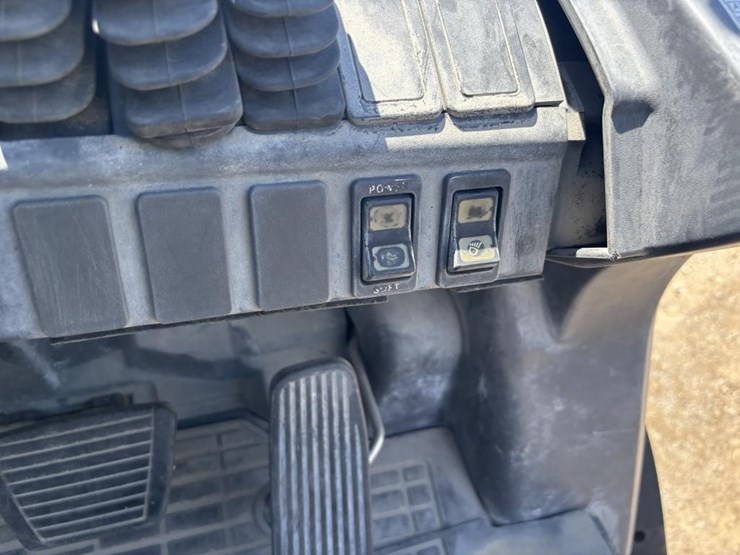 2017-caterpillar-2c6000-image-24
