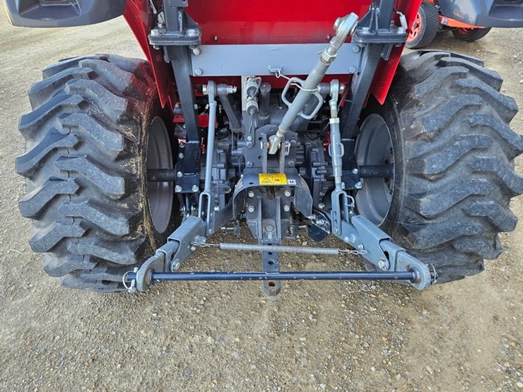 massey-ferguson-1735m-image-18