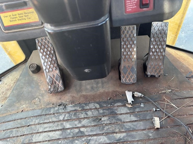 2005-deere-624j-image-39