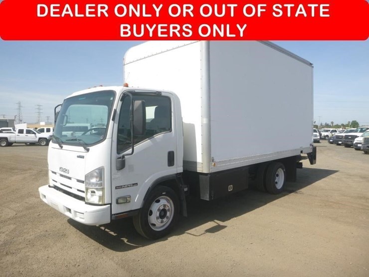 2013-isuzu-npr-image-1