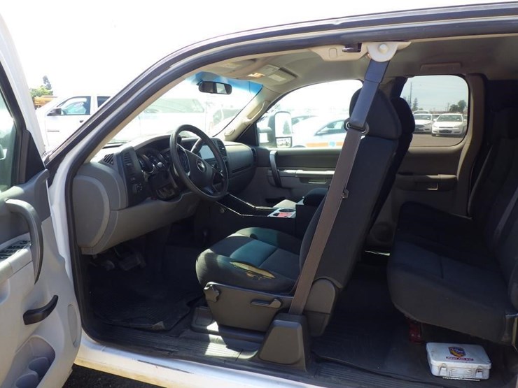 2013-chevrolet-2500hd-image-5