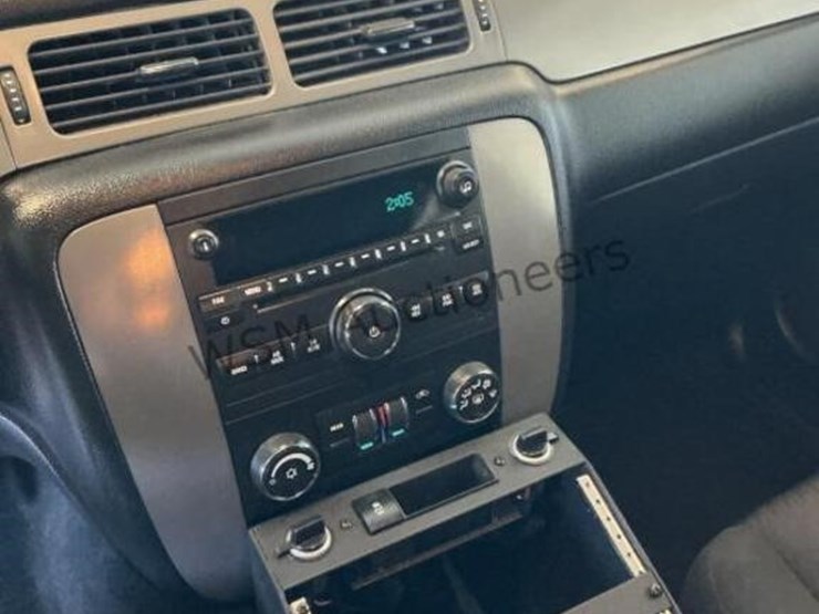 2014-chevrolet-tahoe-image-19