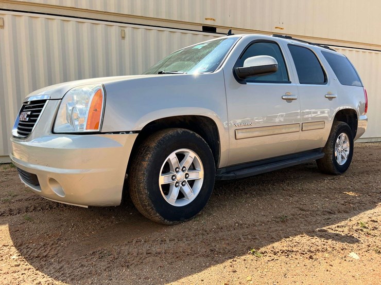 2013-gmc-yukon-slt-image-1