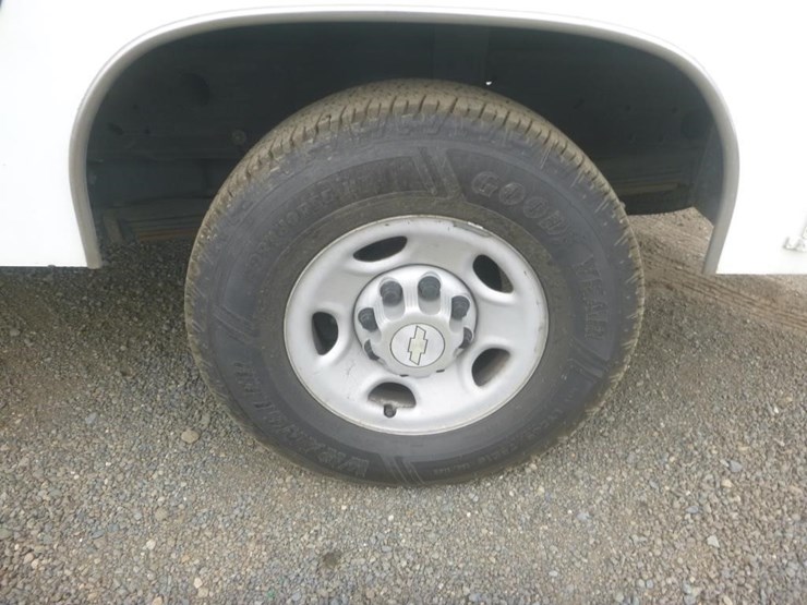 2009-chevrolet-2500-image-17