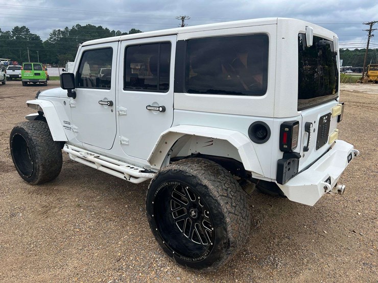 2015-jeep-wrangler-sport-image-2