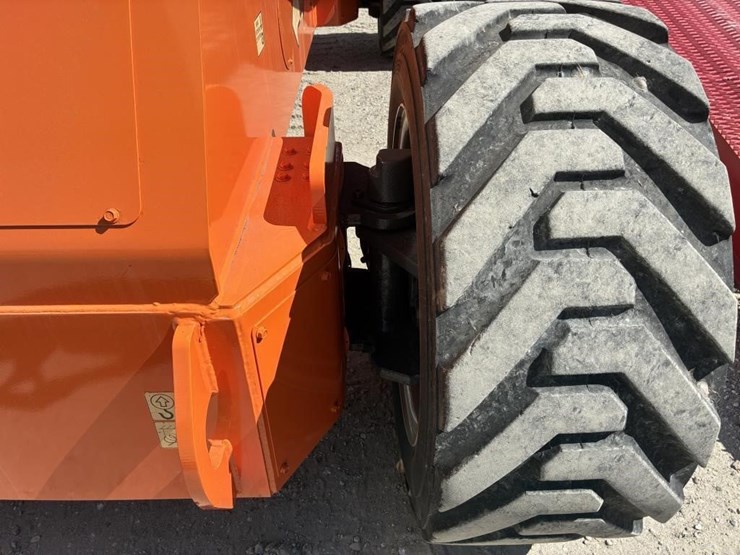 2016-jlg-1250ajp-image-19