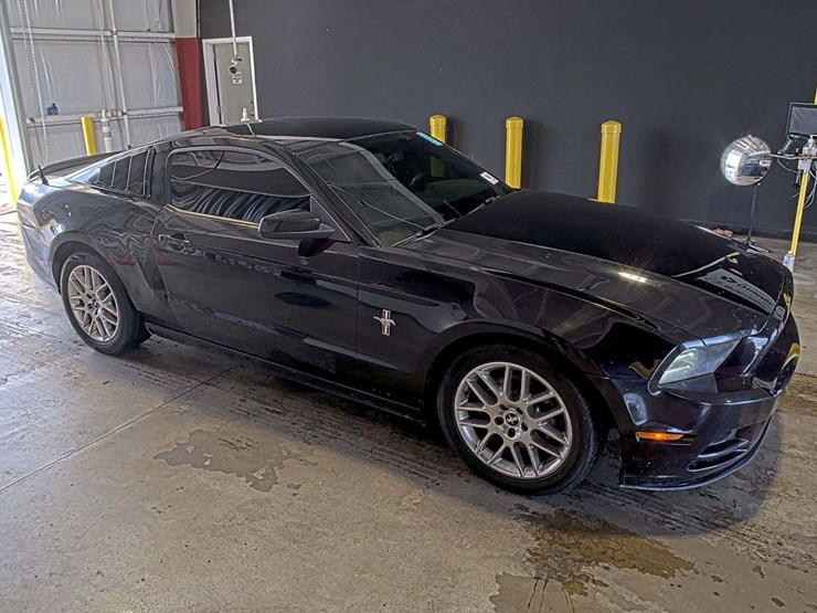 2013-ford-mustang-v6-premium-2d-coupe,-image-1