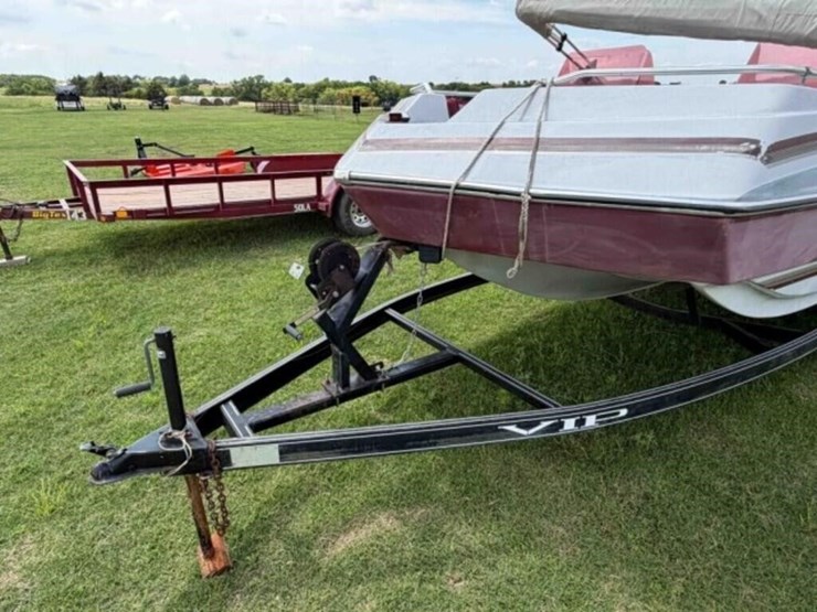 1991-galaxie-19’-deck-boat-&-trailer-image-11