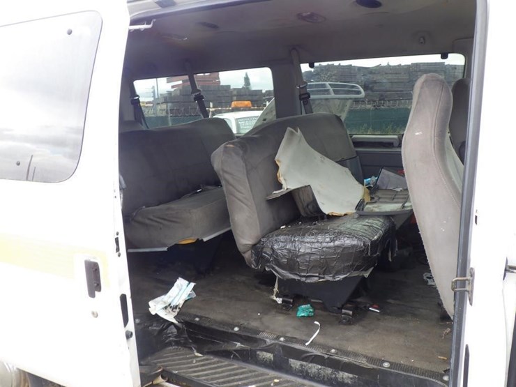 2006-ford-econoline-350-image-7