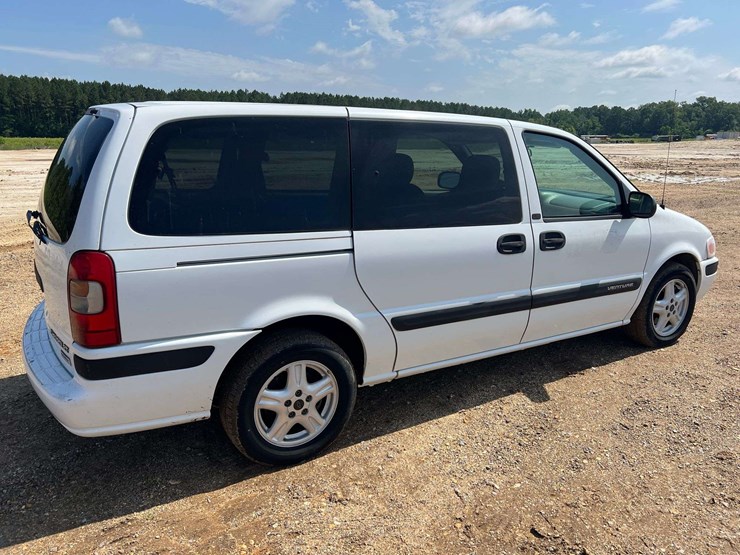 2004-chevrolet-venture-image-3
