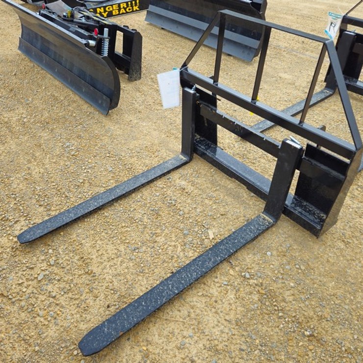 #5135 • 2026 Mower King SA 48" Pallet Fork
